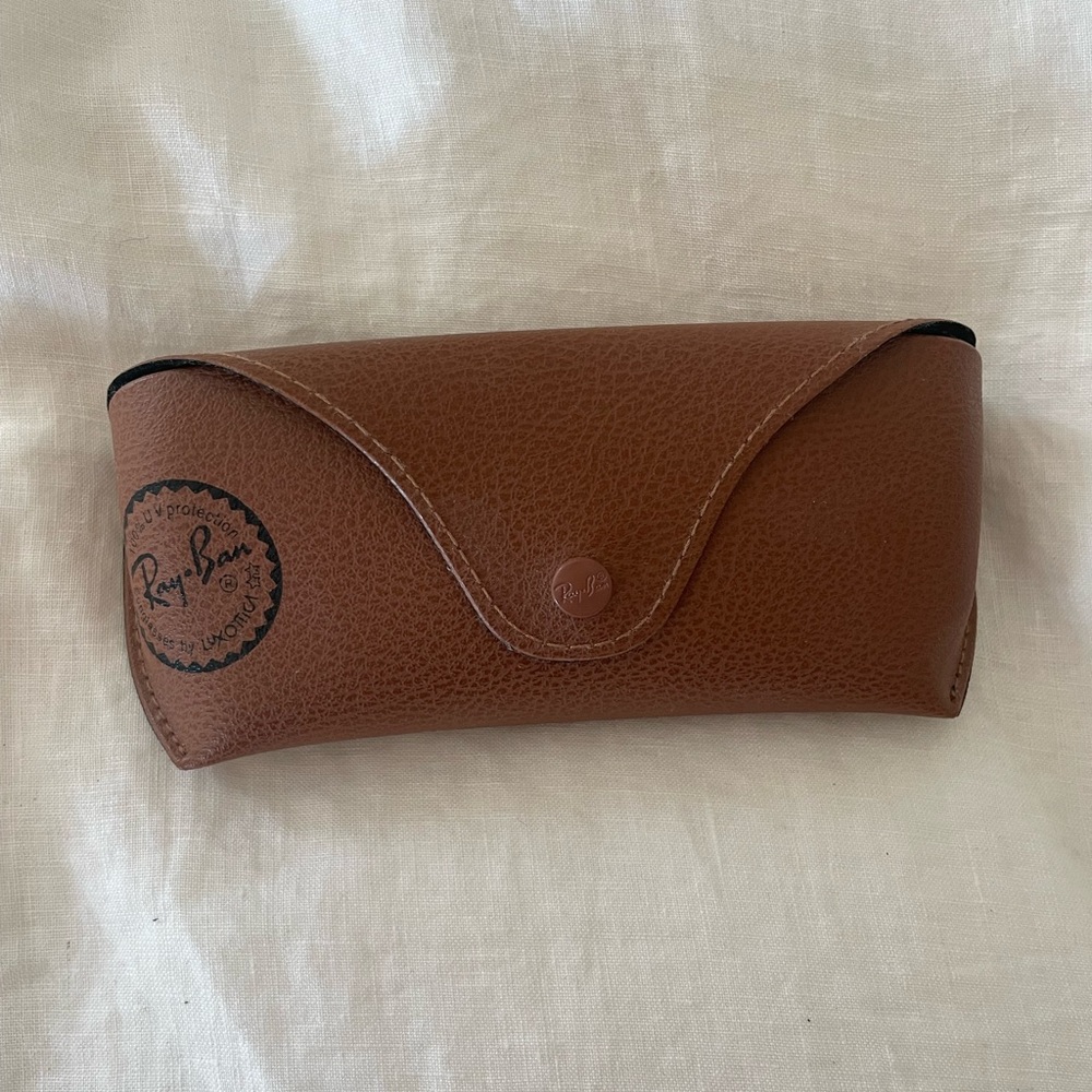 Ray-ban sunglasses case and cloth